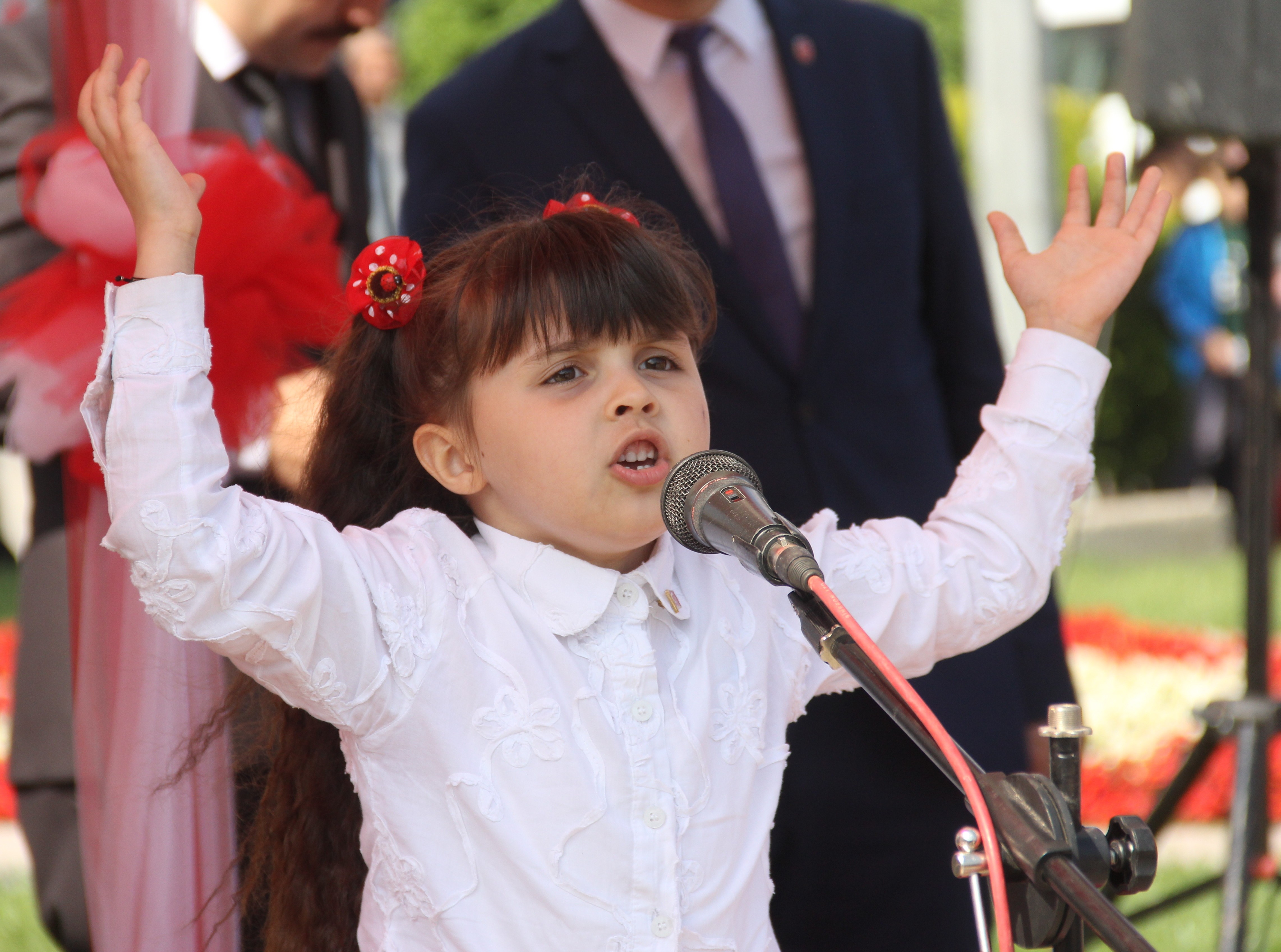Bayrama minik Yağmur'un şiiri damga vurdu