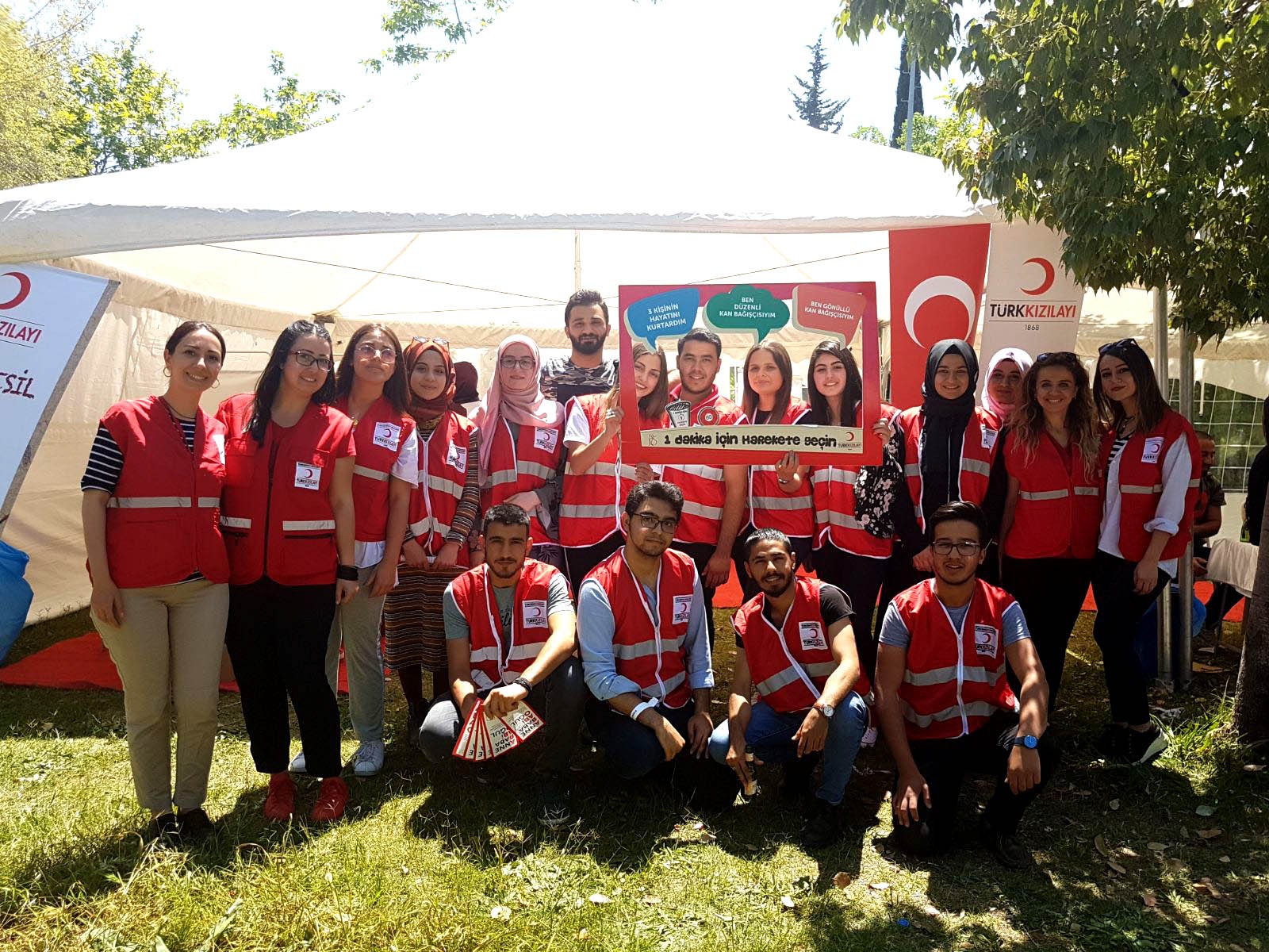 Üniversite öğrencileri ve akademisyenler kan bağışında bulundu
