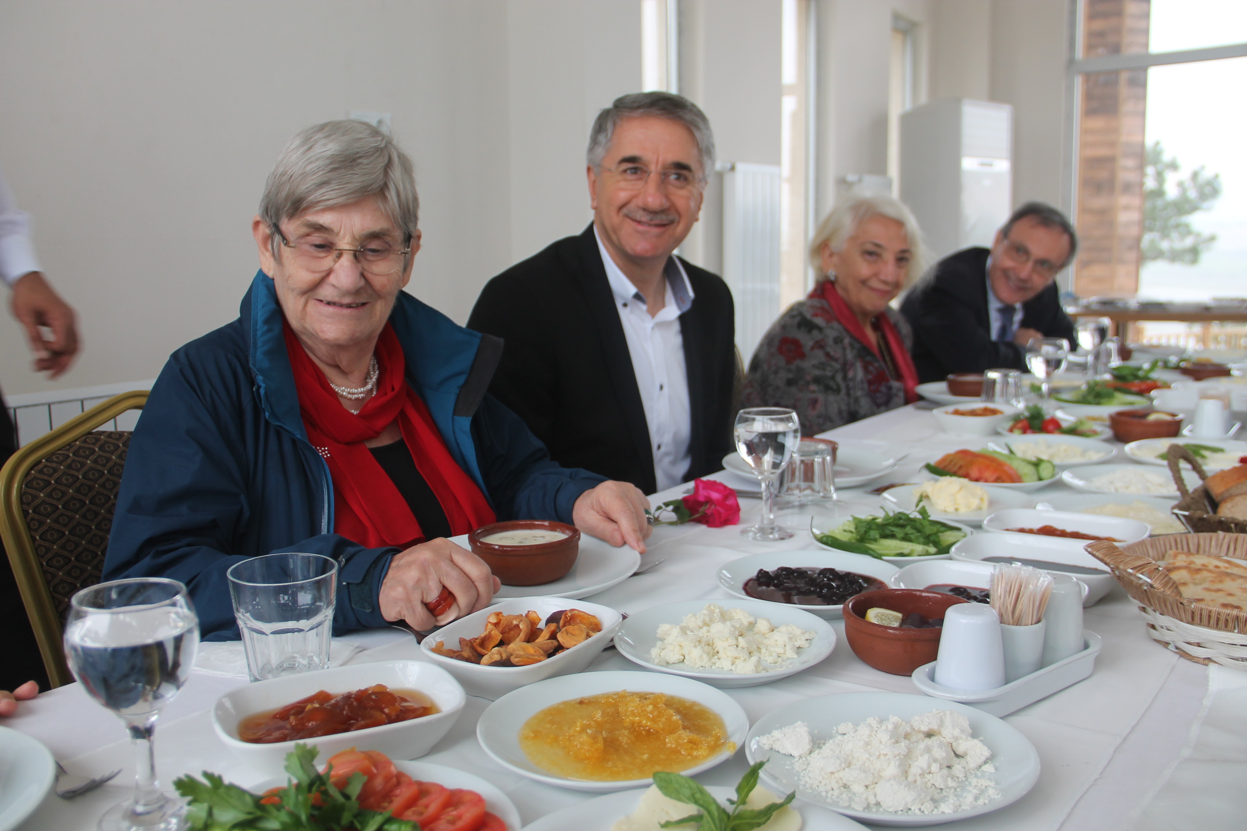Prof. Dr. Canan Karatay: “Kurtlu elma yiyebilirsiniz”
