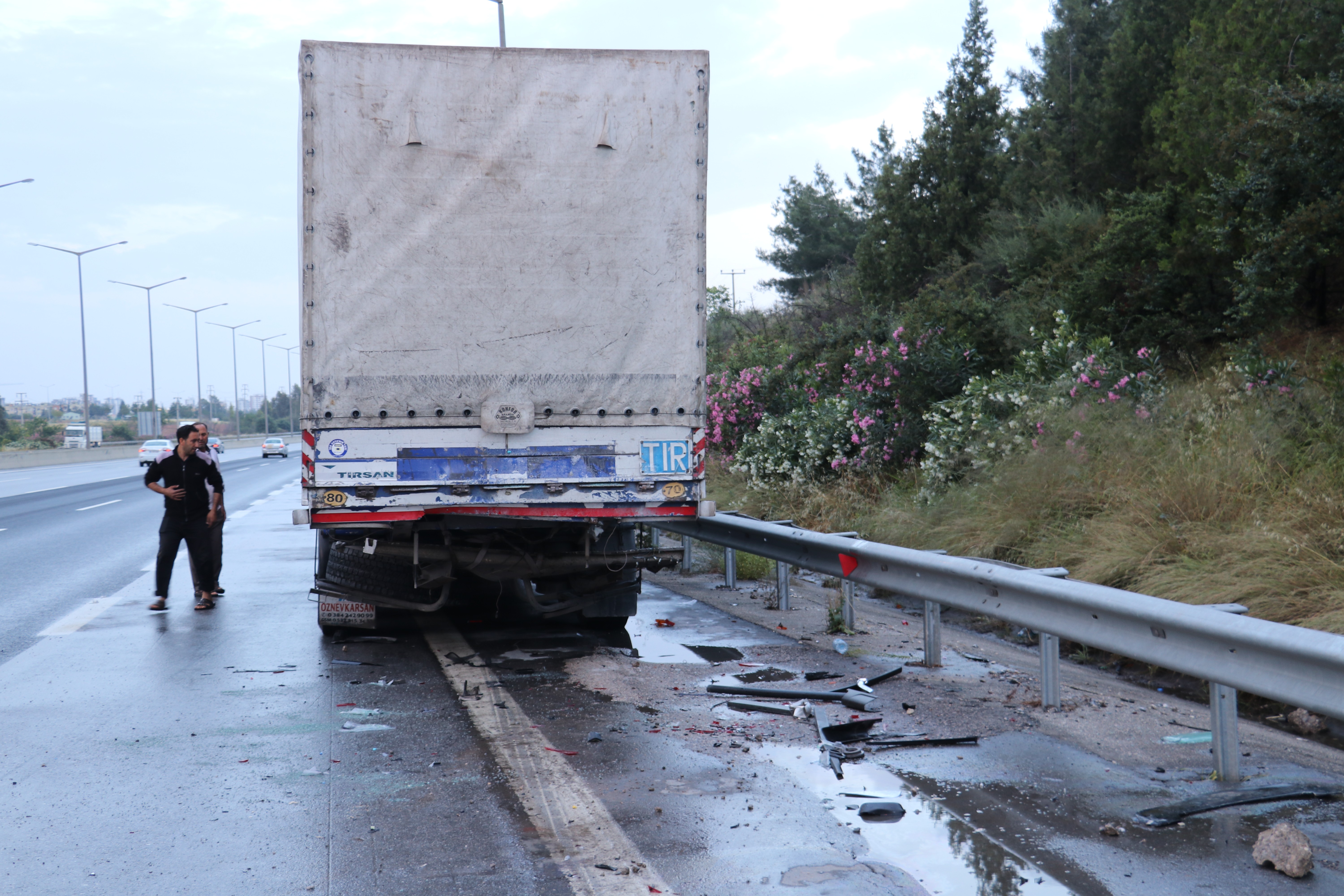 Adana'da trafik kazası: 1 ölü, 2 yaralı