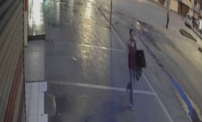 Gece kulübünden org ve bahşiş kutusunu çaldı