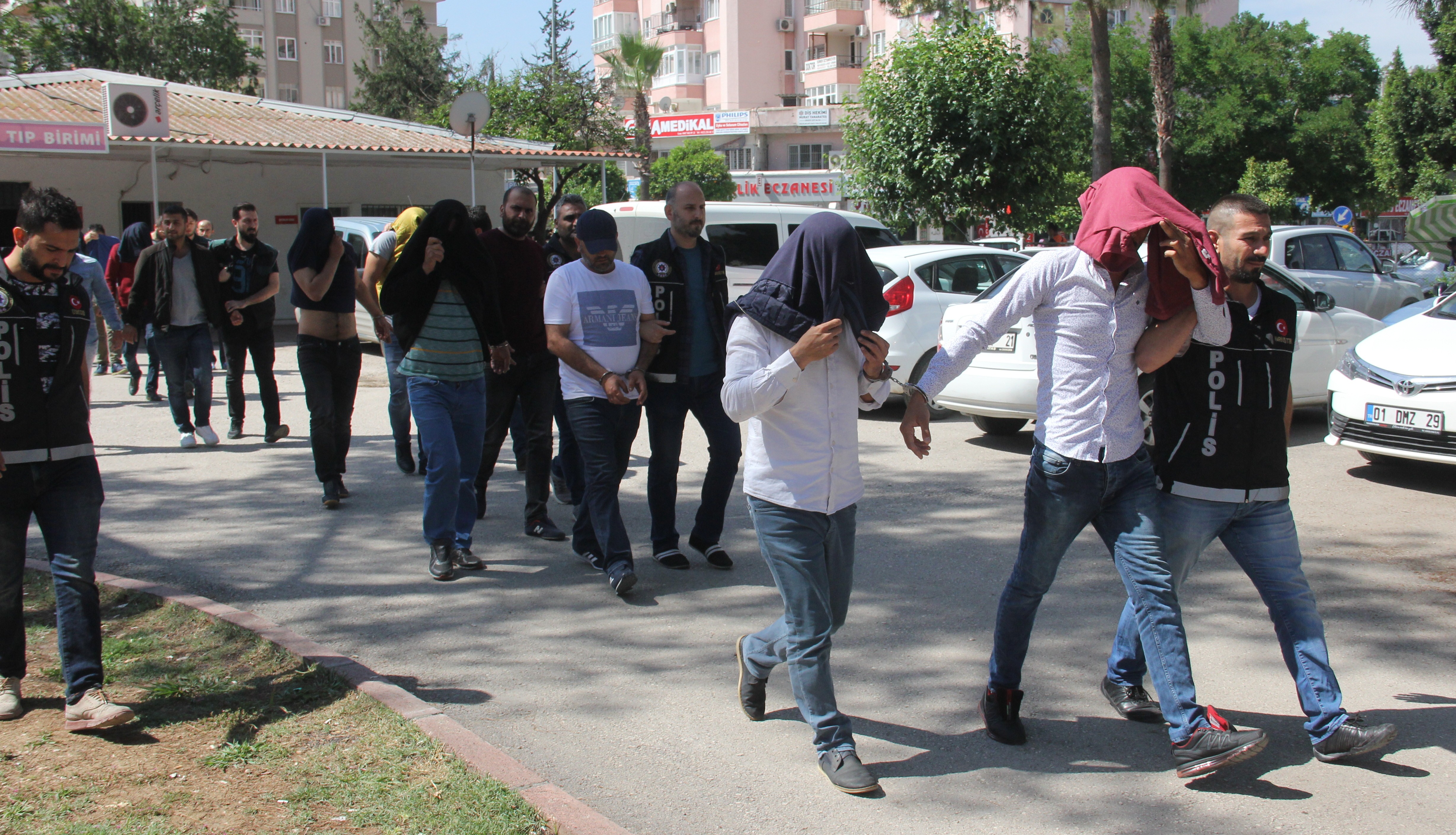 Torbacılara özel harekatlı şafak baskını: 10 gözaltı
