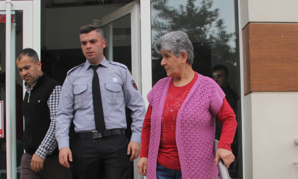 Sahte polisler kadının yetim maaşına göz dikti