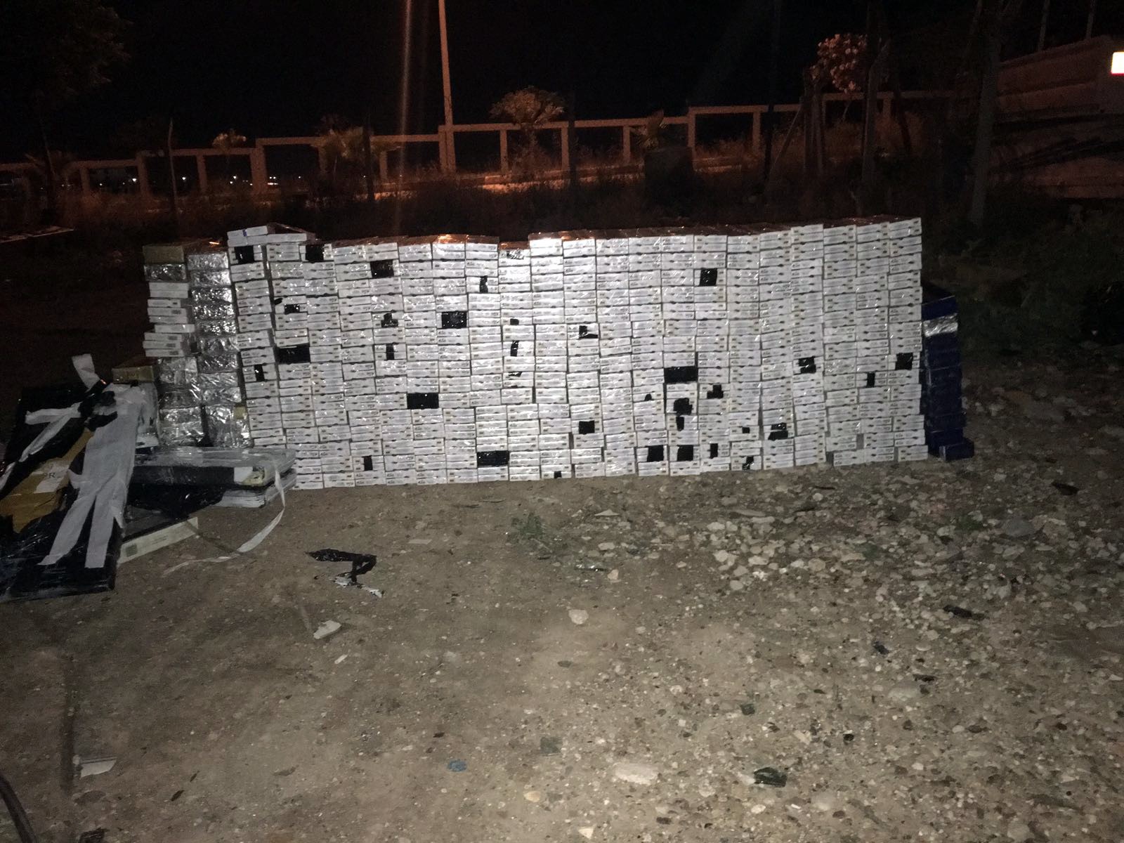 Çekicinin yakıt deposundan kaçak sigara çıktı