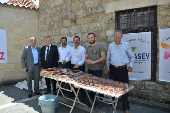 DASEV’den cami cemaatine lokma tatlısı