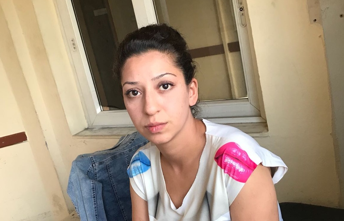 Dolandırıcı kadın polisten kaçamadı
