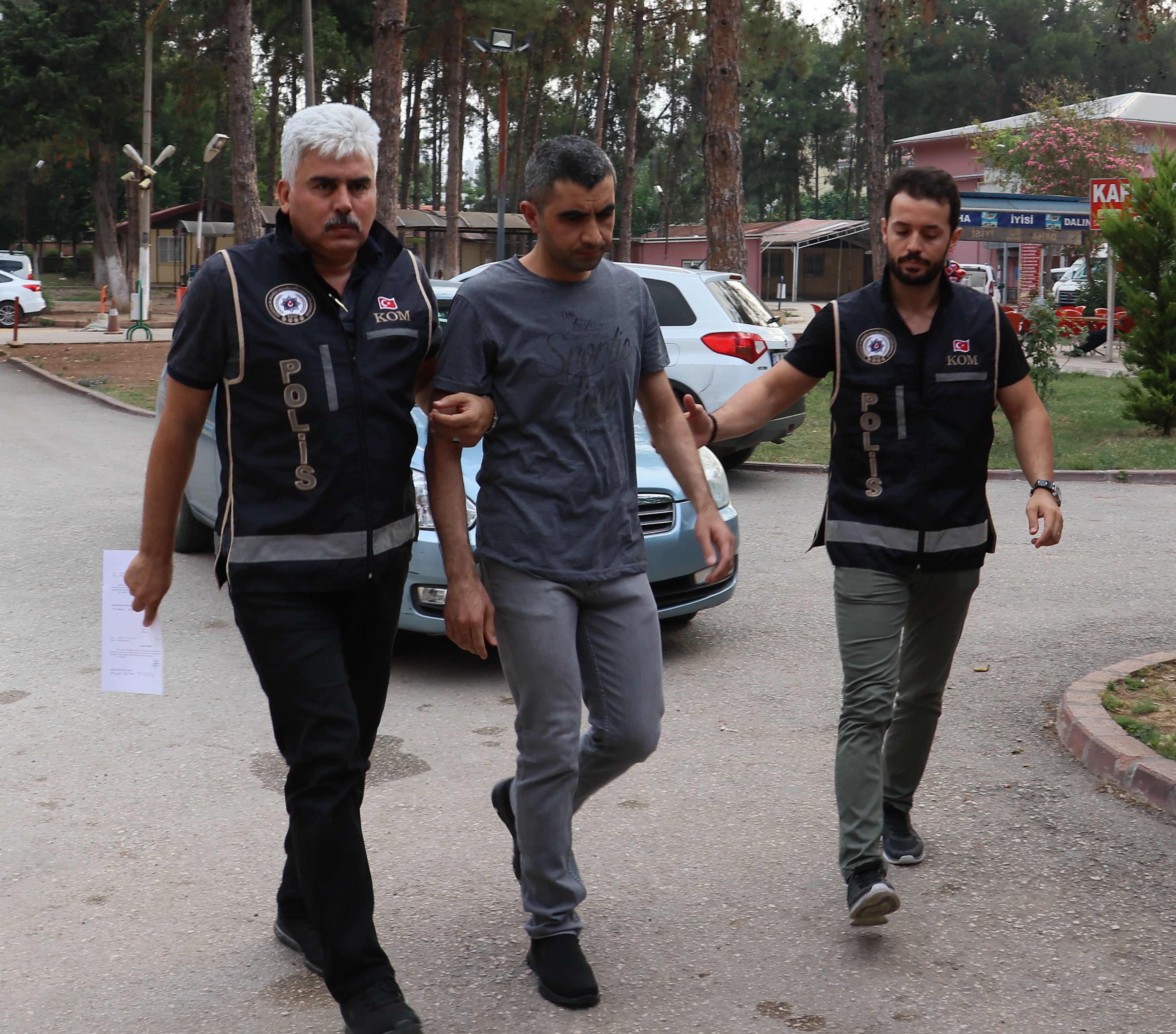 Muvazzaf askerlere FETÖ operasyonu