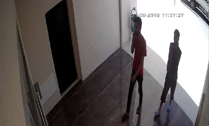 Hırsızlar önce kameralara sonra polise yakalandı