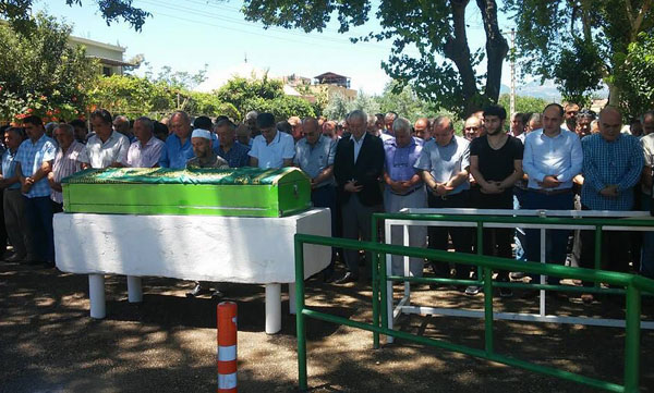 Gazeteci Özcan Aladağ'ın babası toprağa verildi