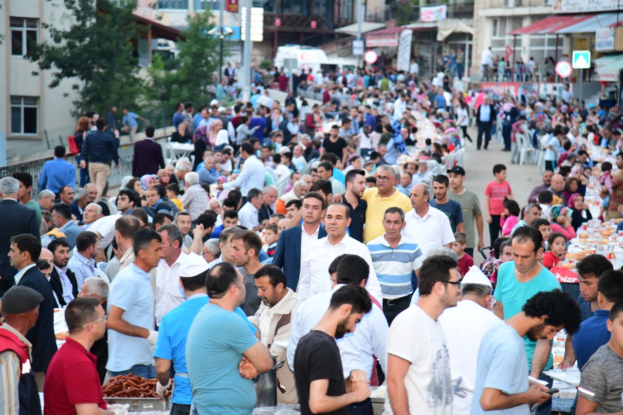Sözlü Aladağ’da Cumhur İttifakına ve Üç Hilal’e destek istedi