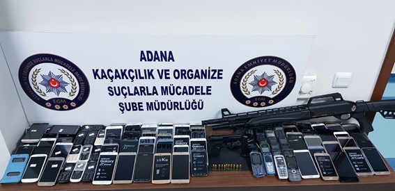 Adana'da kaçak cep telefonu operasyonu: 4 gözaltı