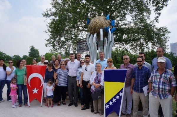 Srebrenitsa, kalbimizde kanayan yara