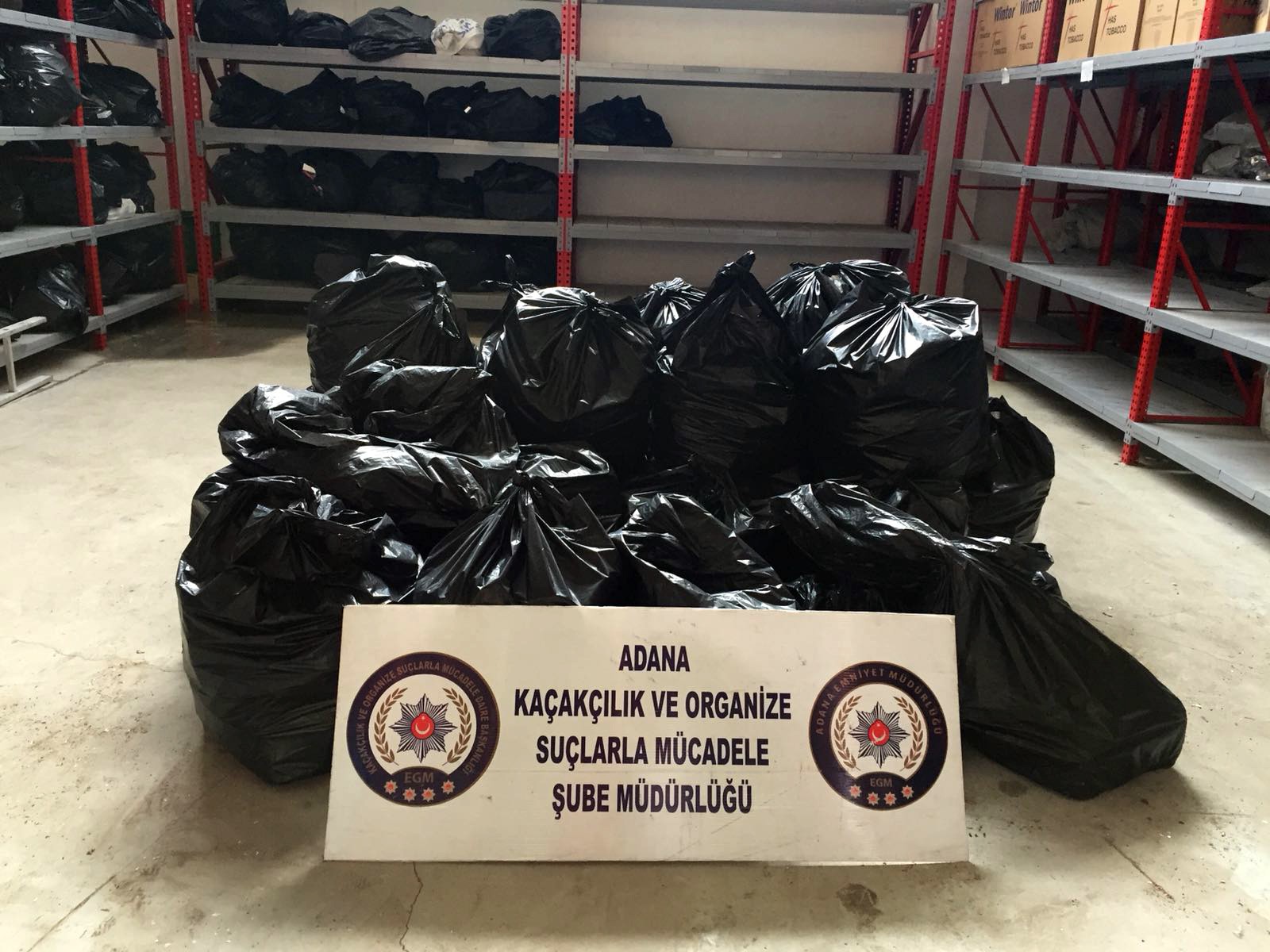 Adana'da 14 bin 100 paket kaçak sigara ele geçirildi