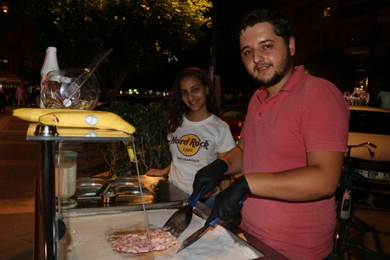 Adana’da Tayland usulü rulo dondurma