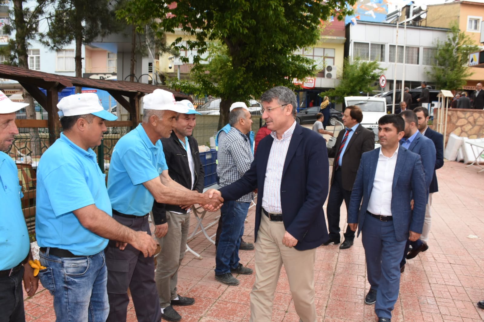 Fikret Yeni, seçim çalışmalarında hız kesmiyor