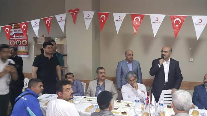 Vali Seyhan Kızılay’ın iftar yemeğinde