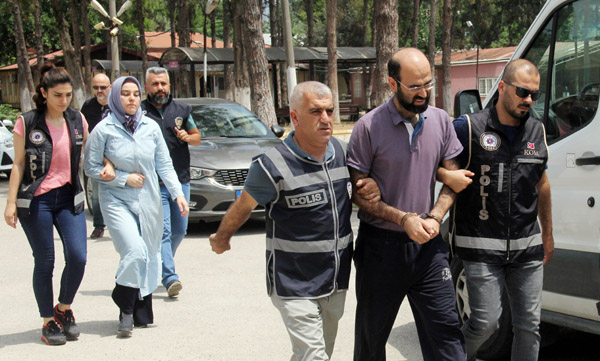 FETÖ'cü karı-koca gaybubet evinde yakalandı