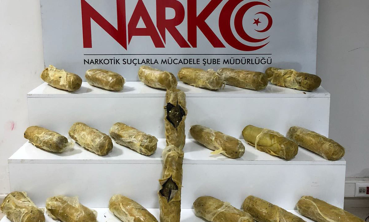 Koltuk ve kanepe kolçağında gres yağlı esrar sevkıyatı