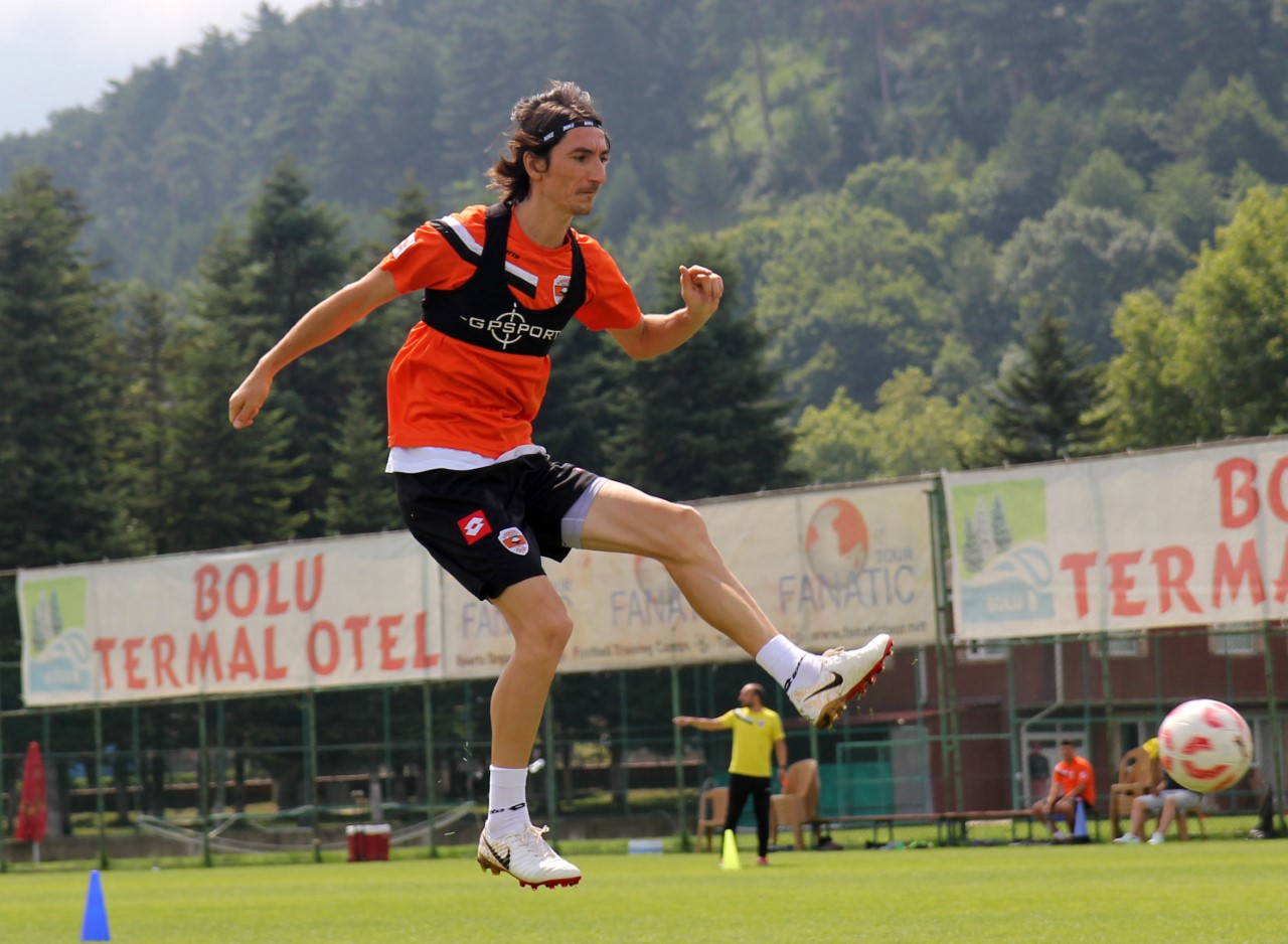 Futbolcular göz hapsinde