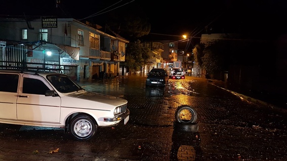 Kadirli'de şiddetli yağmura teslim