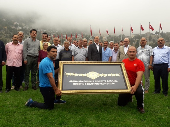 Başpehlivanlık ödülü 1 kiloluk altın kemer
