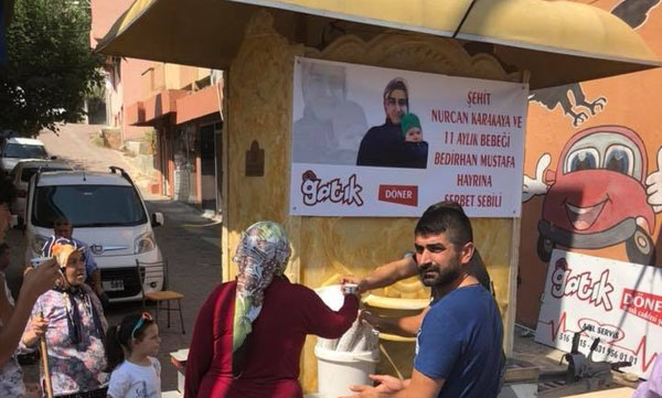 Hakkari şehidi anne ve bebeğinin anısına şerbet ikramı