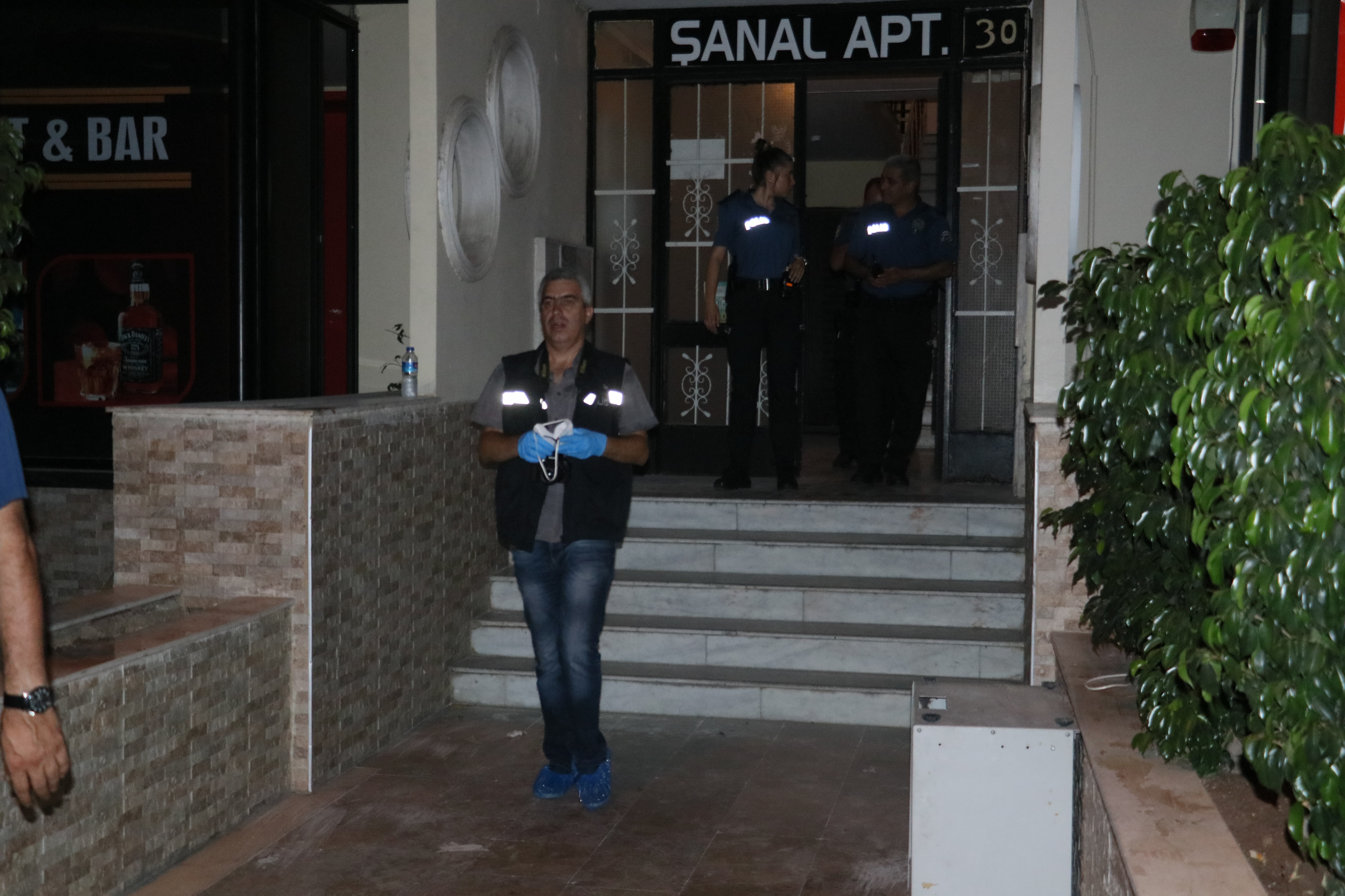 Koku gelen eve giren polis yaşlı adamın cesediyle karşılaştı