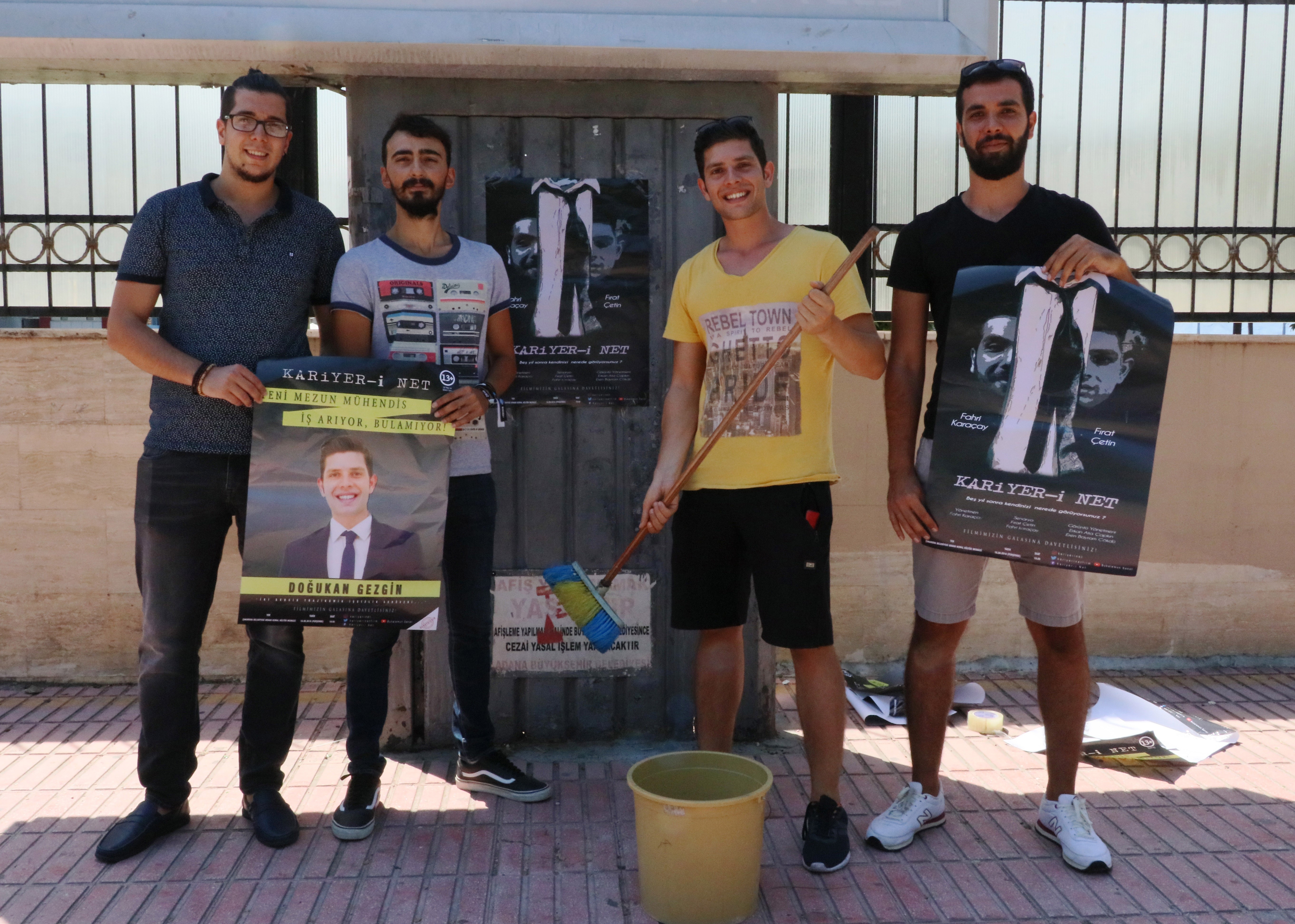 Üniversite mezunu gençler, derdini film çekerek anlattı