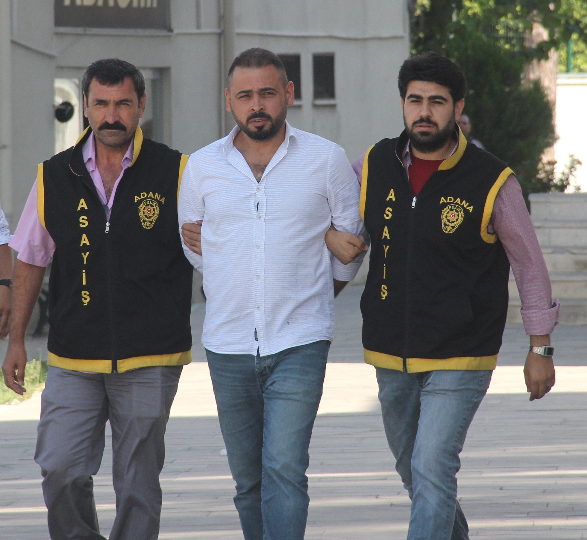Esnafı soyup Antalya'da tatil yapmışlar