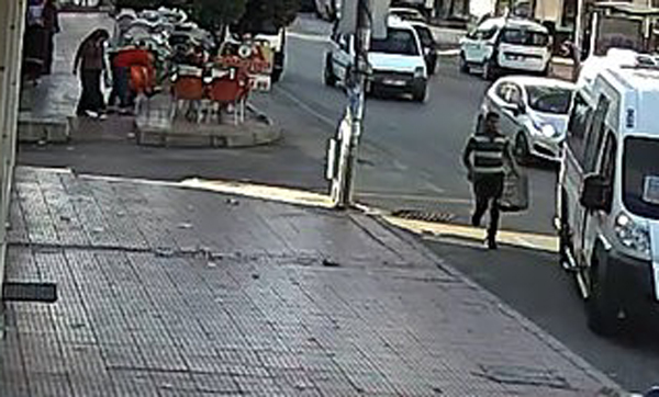 Muhabbet kuşlarını çalıp dolmuşla kaçtı