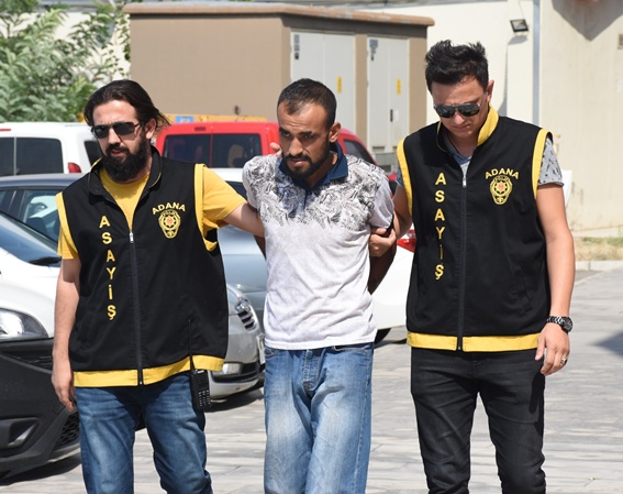 Tesisatçı pırlanta işlemeli altın tespihi çaldı