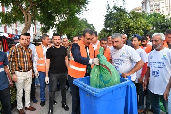 Başkan çetin çevre gönüllüleriyle beraber çöp topladı
