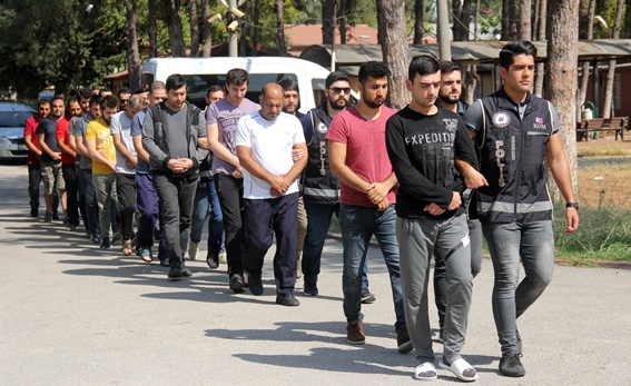 FETÖ operasyonunda 7'si muvazzaf 13 askere gözaltı