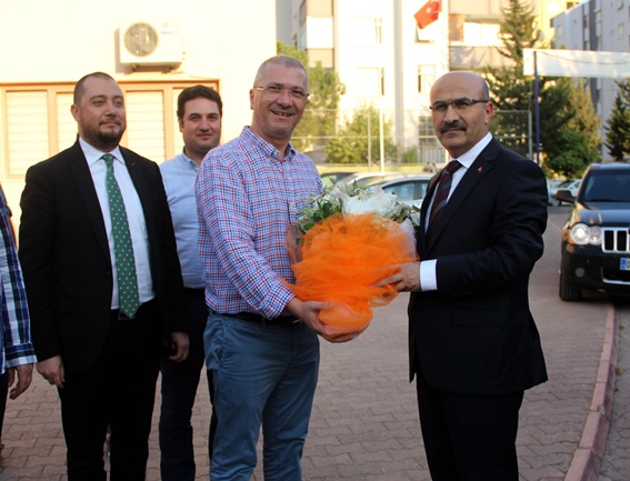 Vali Demirtaş'tan Adanaspor’a baklava