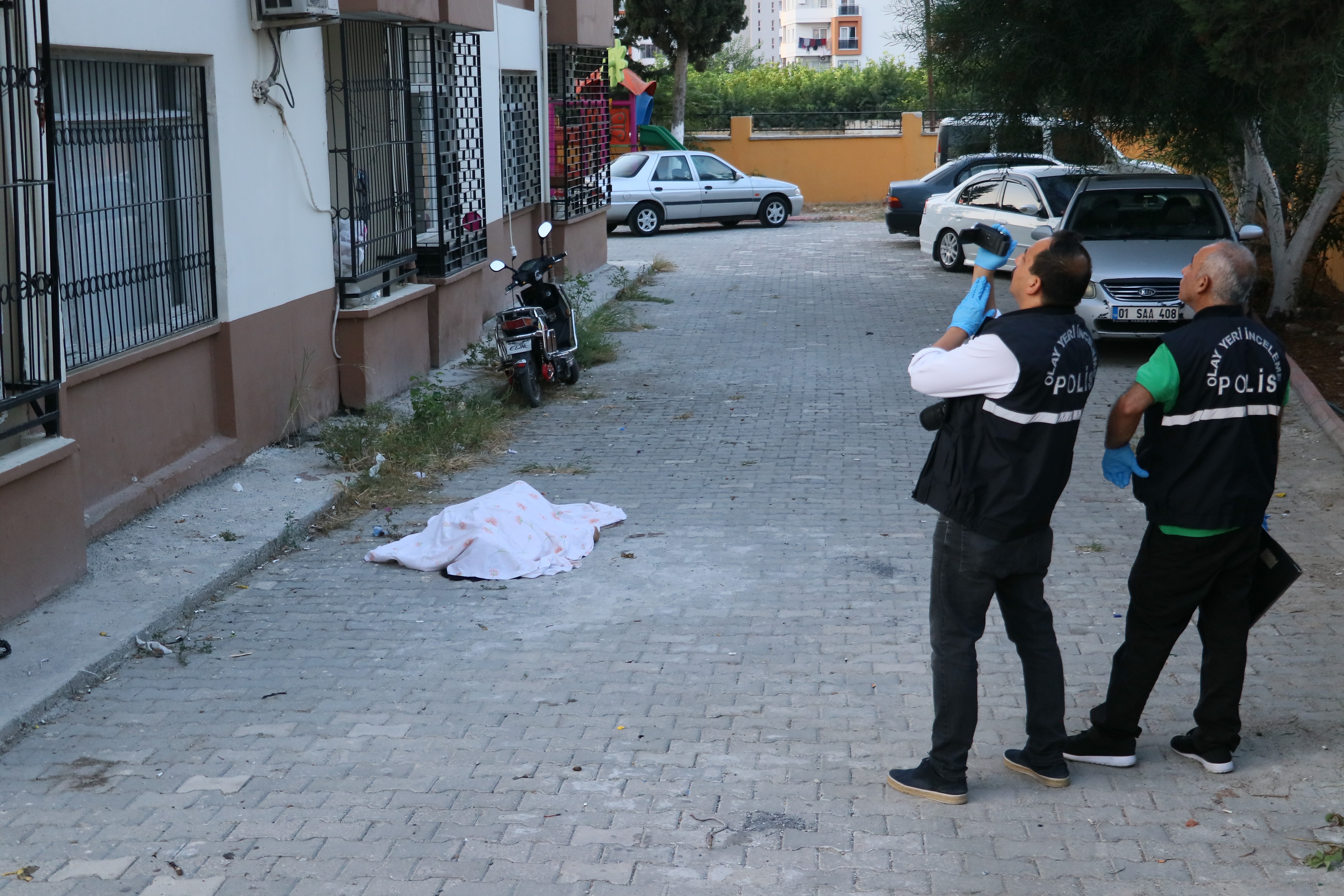 Psikolojik sorunları olan kadın 4’üncü kattan atladı