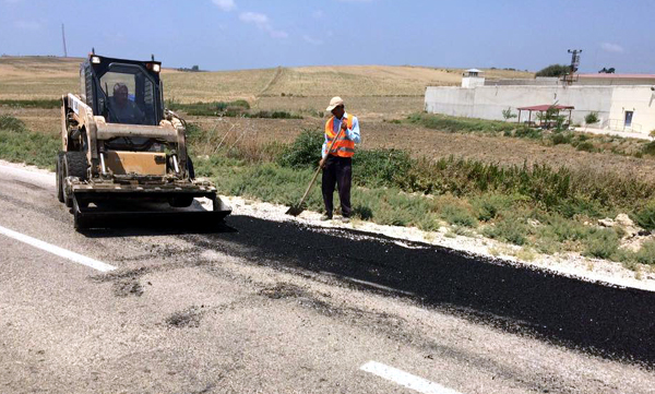 Karataş’ta sahile giden yollar asfaltlanıyor