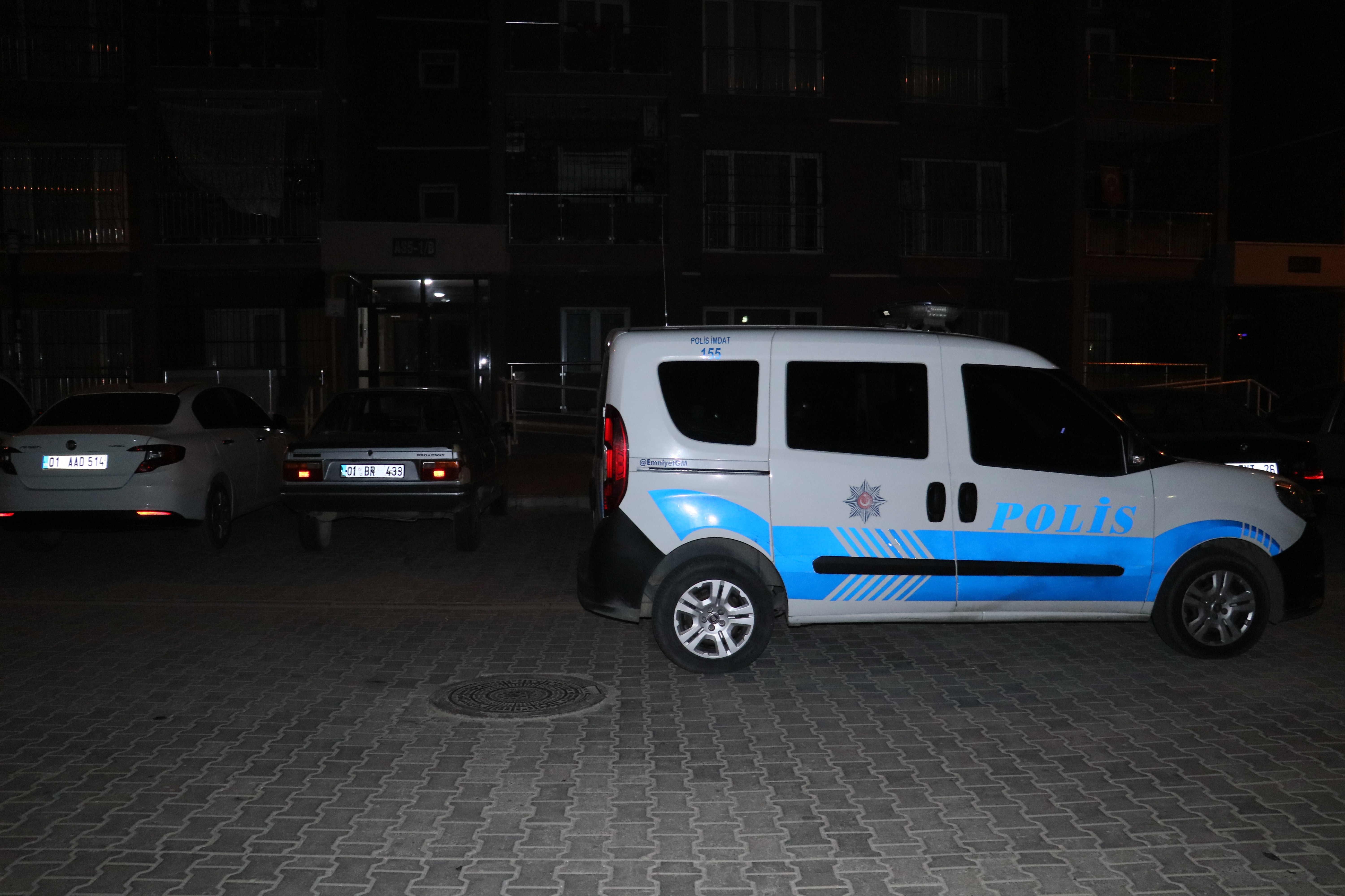 Defalarca bıçaklanan genç kız ağır yaralandı