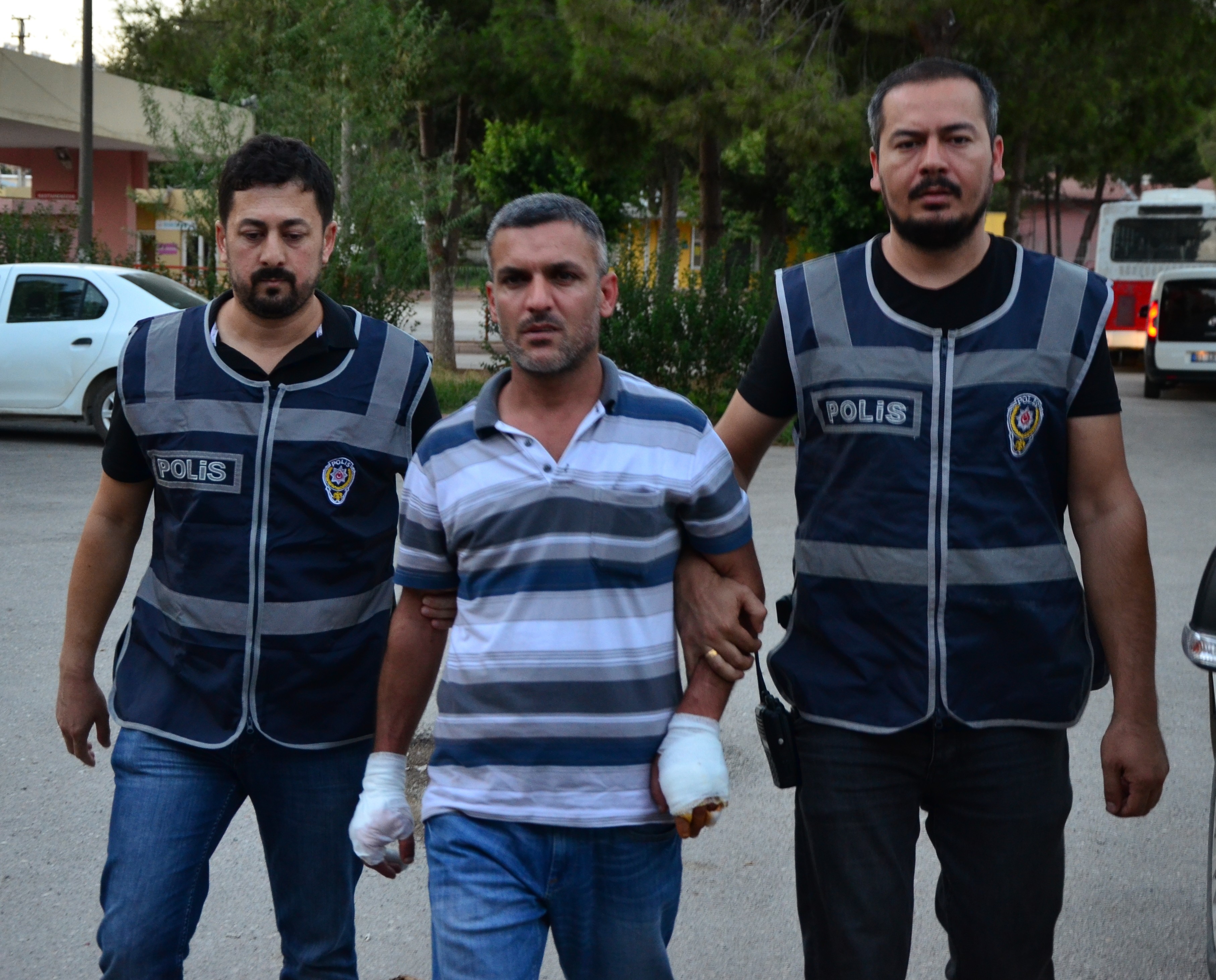 Kadını bıçakla ağır yaralayan zanlı yakalandı
