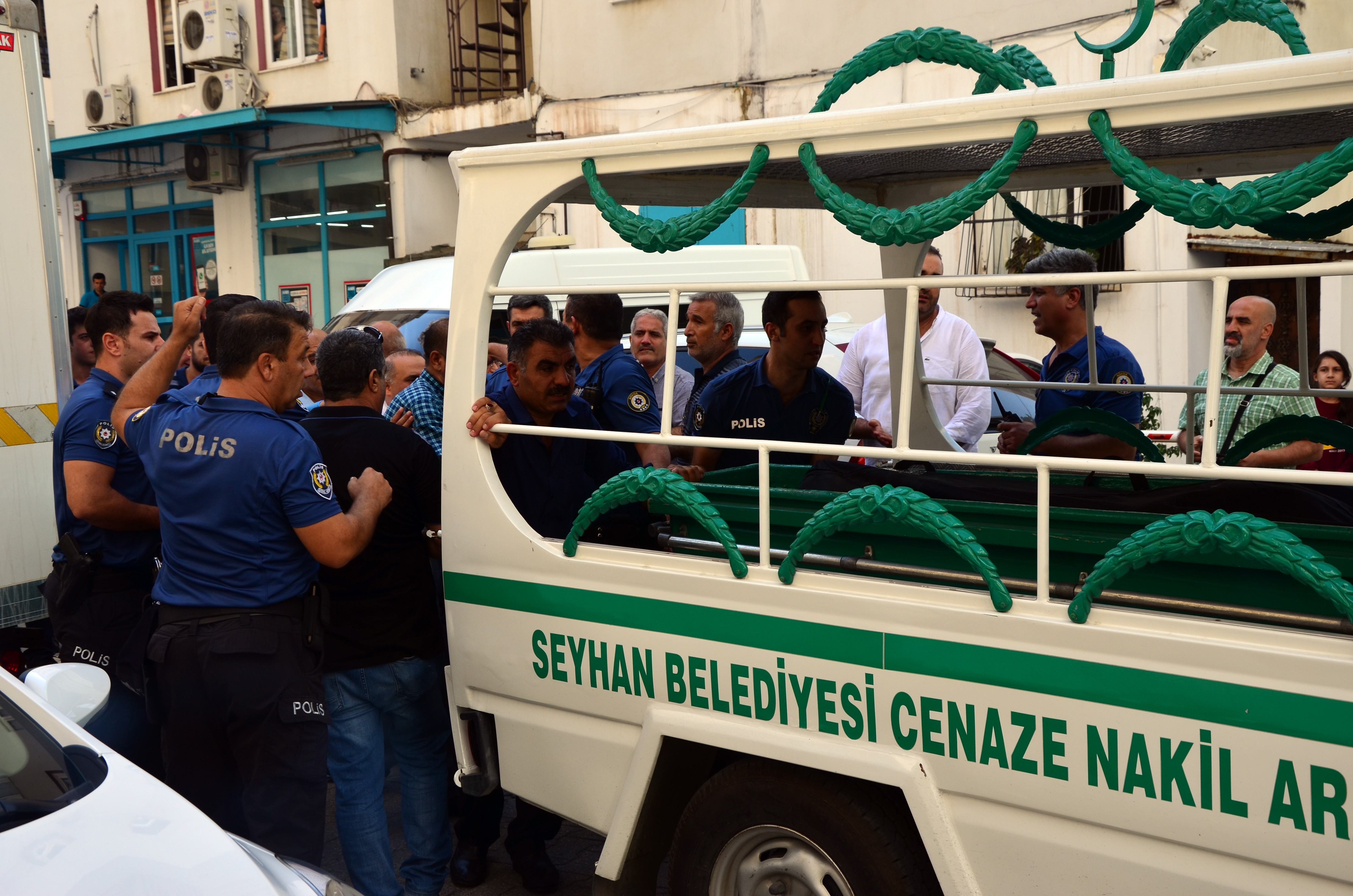 İş adamı intihar etti, yakınları feryat etti