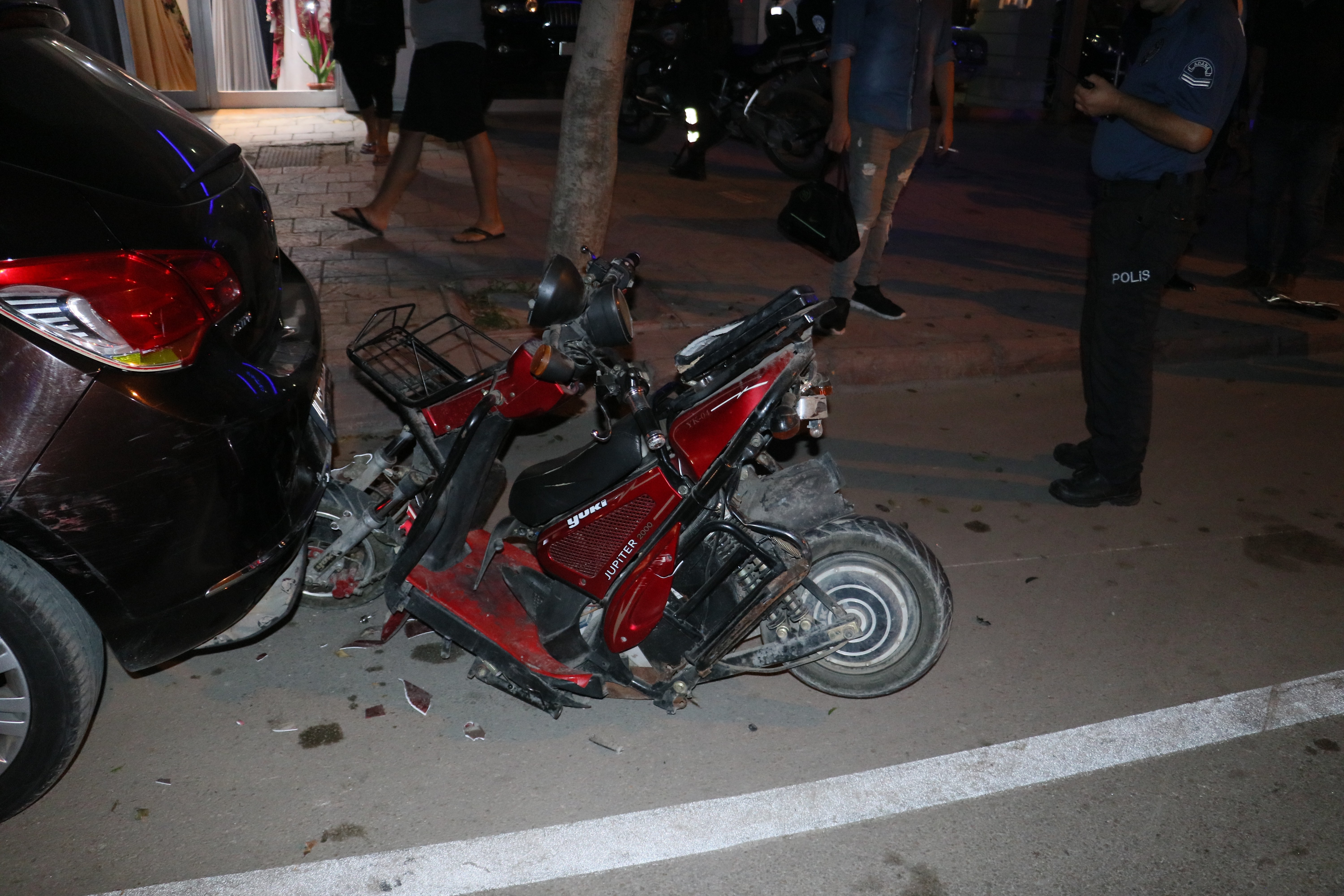 Alkollü sürücü elektrikli bisiklete arkadan çarptı