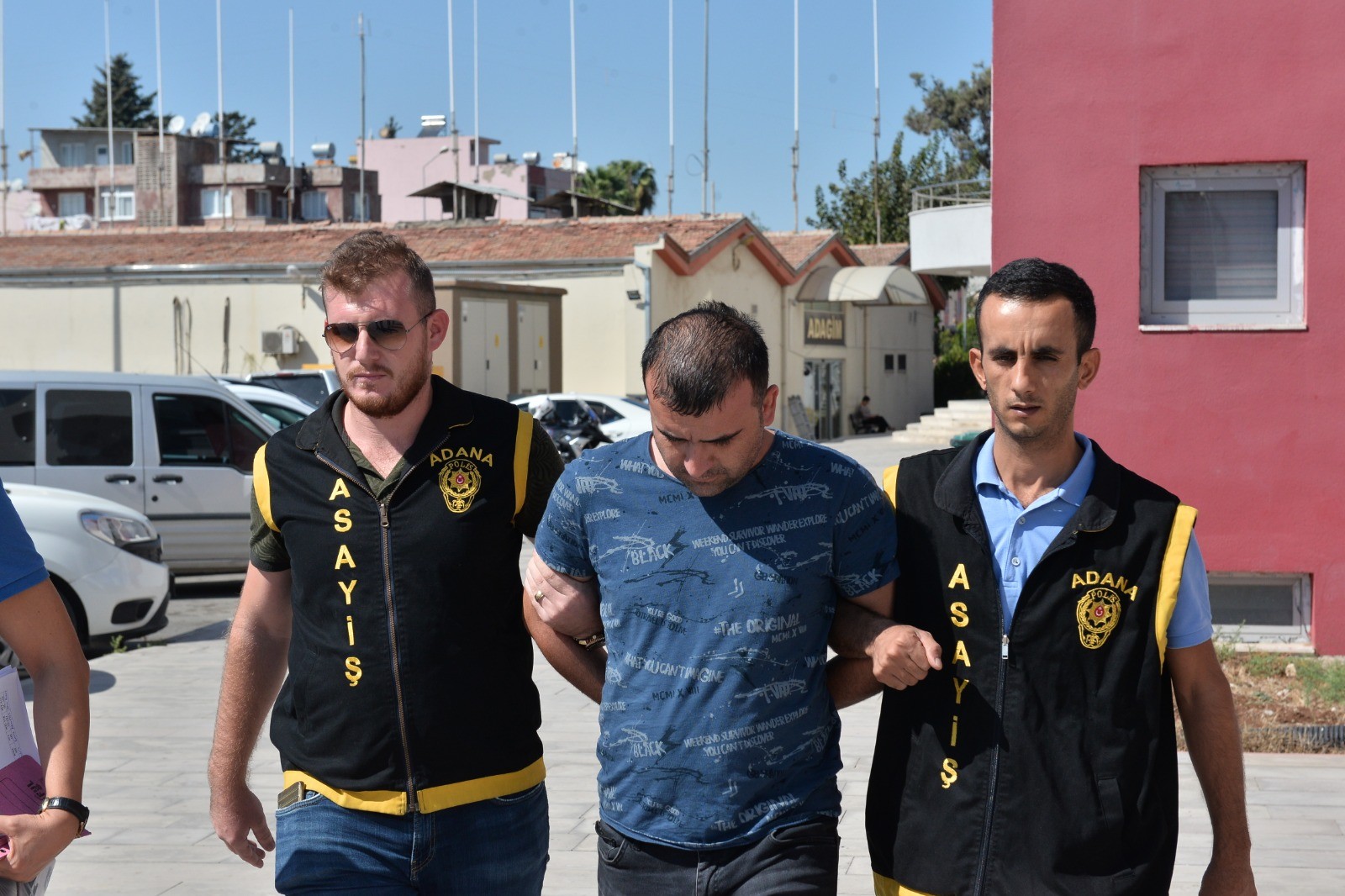 İş vaadiyle dolandırdı