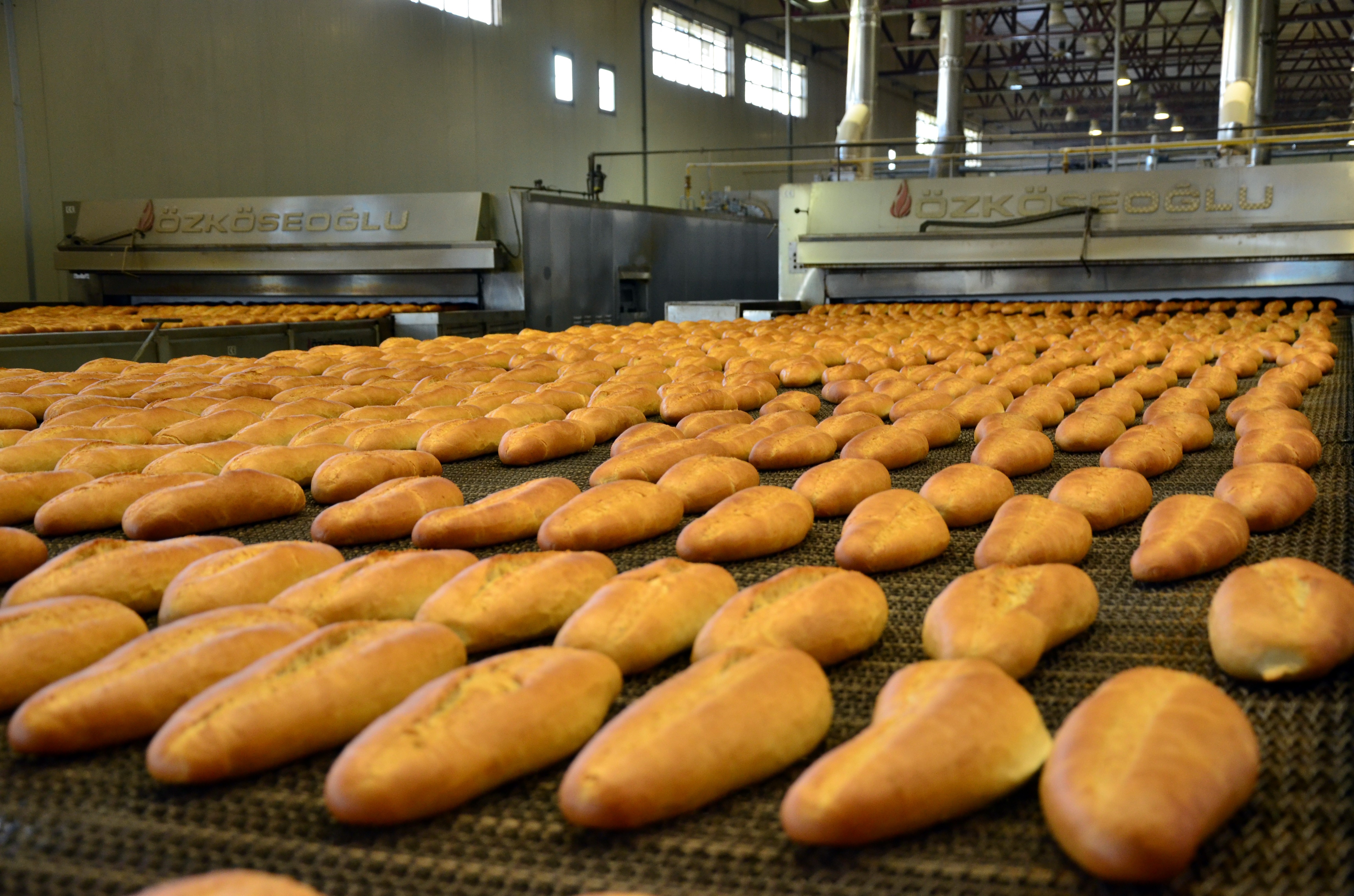 Adana'da Halk Ekmek, 230 gram ekmeği 60 kuruşa satıyor