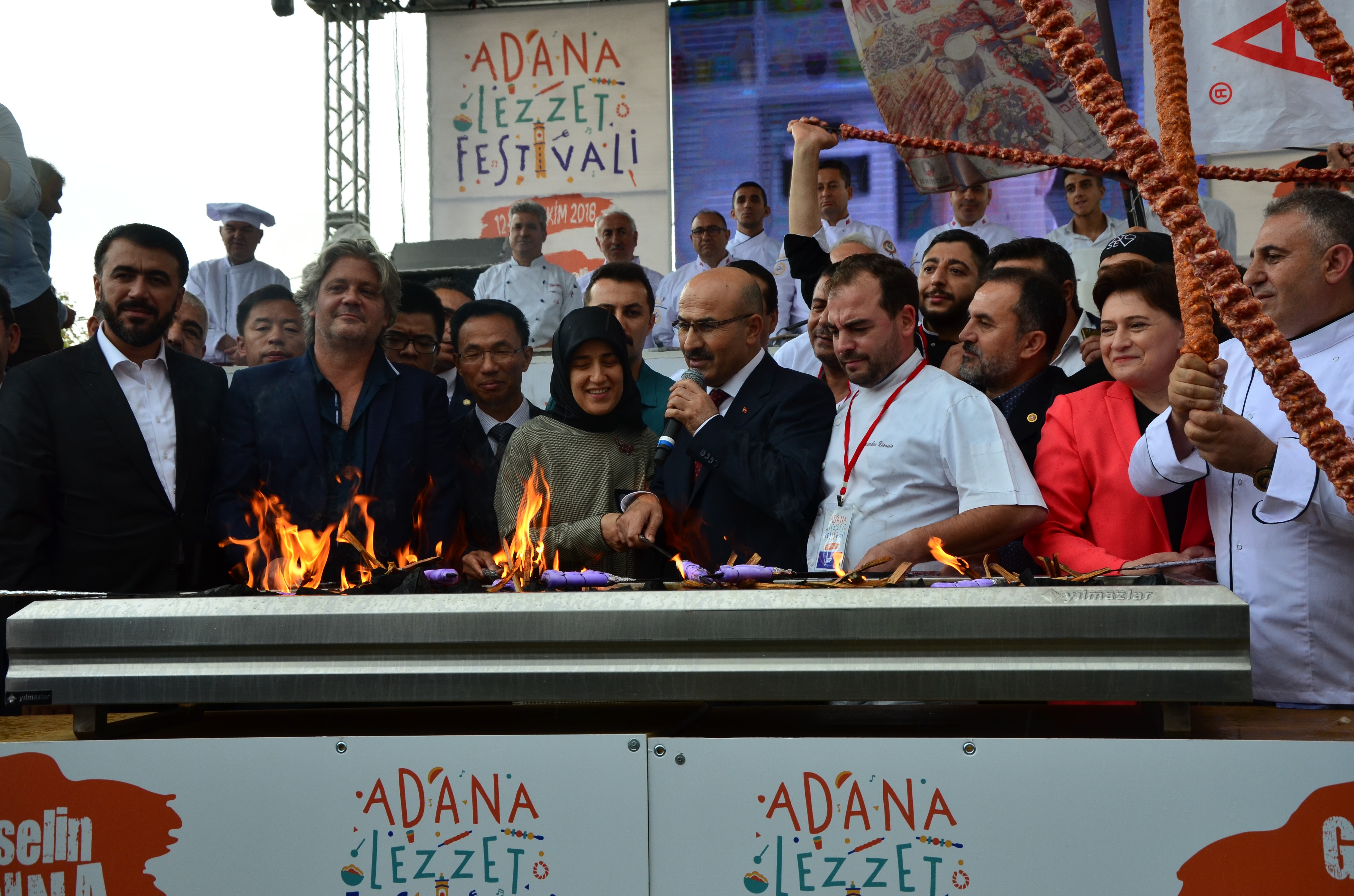 Adana Lezzet Festivali’nde mangal ateşi yakıldı