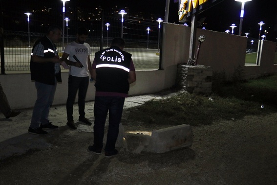 Yol kenarındaki pimi çekilmiş el bombası