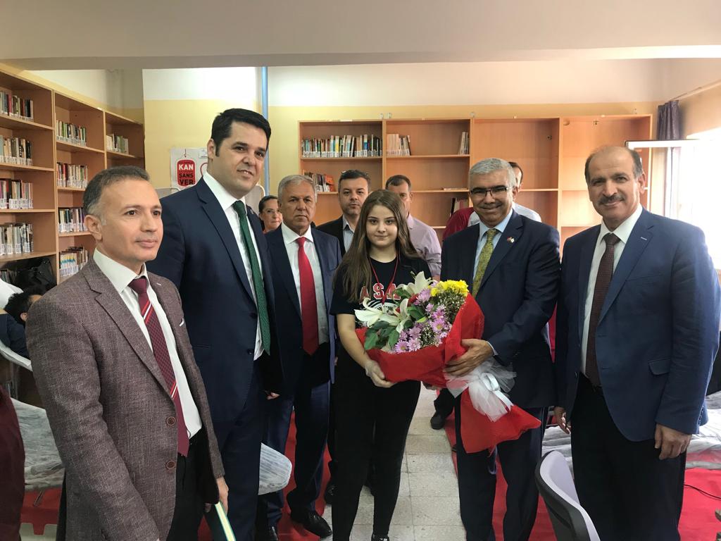 Lise öğrencileri,