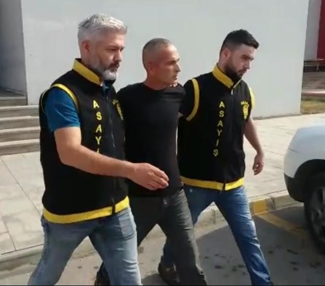 Deneme kabininden hırsızlık yaptı