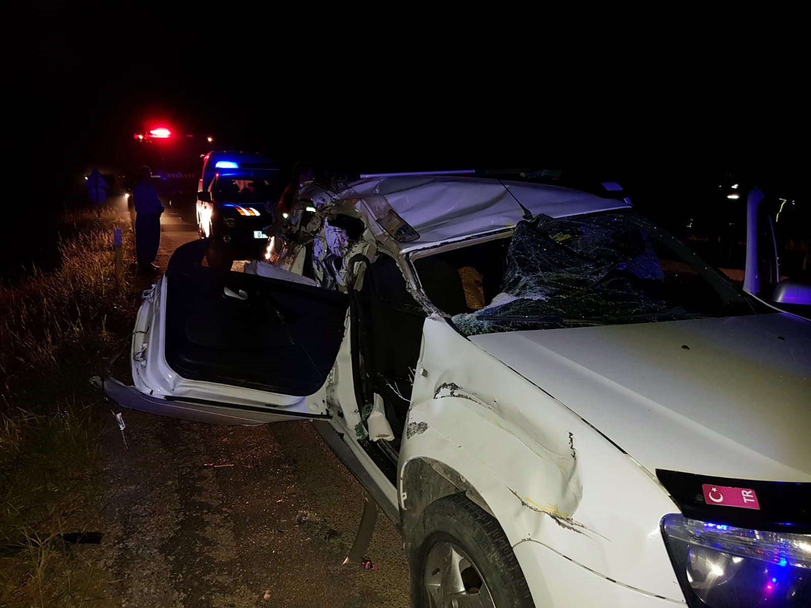 Otomobil traktör römorkuna çarptı: 1 ölü, 3 yaralı