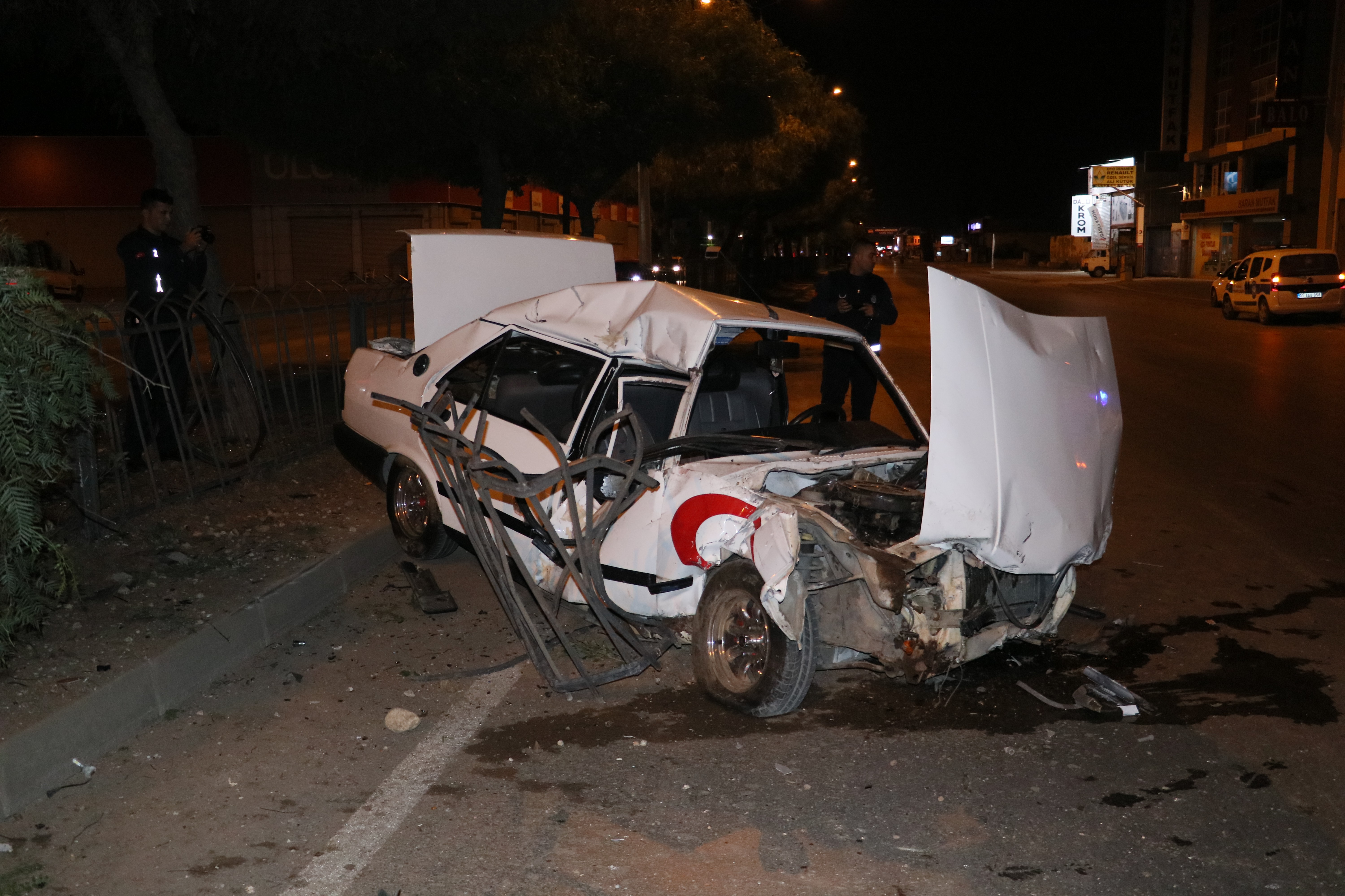 Hurdaya dönen araçtan yara almadan çıktı