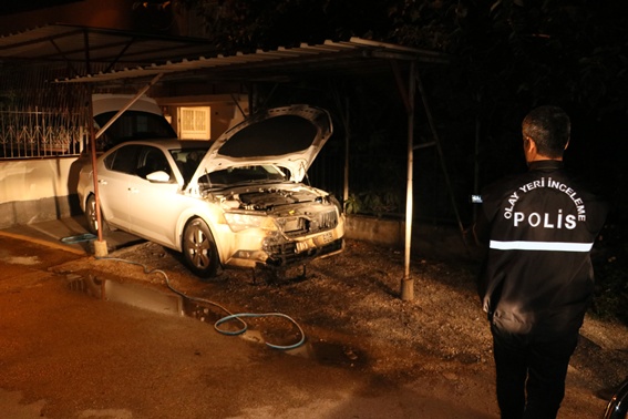 Otomobili benzin dökerek yaktılar