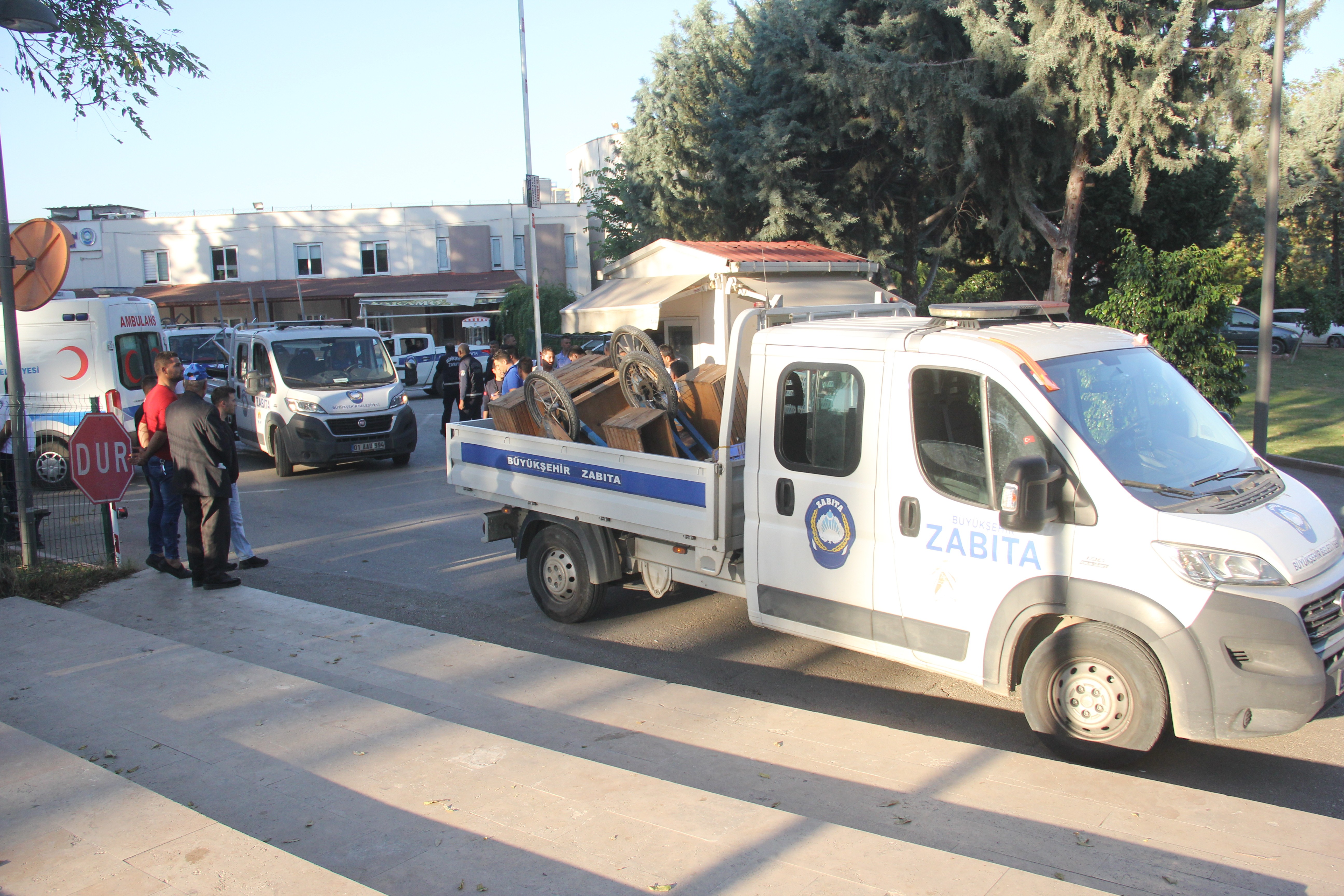 Tezgahlarına el konulan seyyar satıcıların isyanı